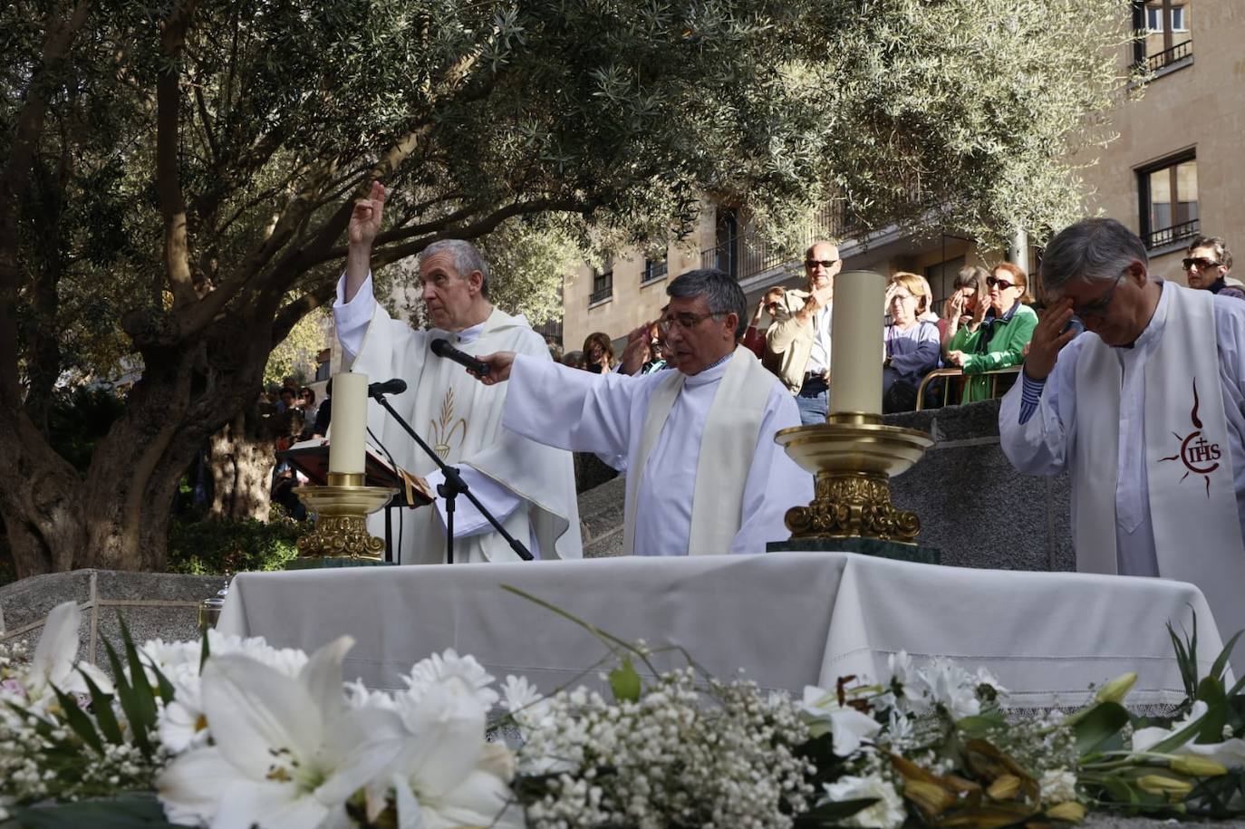 Multitudinaria procesión del Cristo de los Milagros