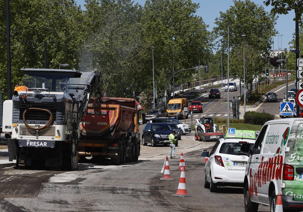 Obras previas al asfaltado en los paseos del Desengaño y de San Vicente.