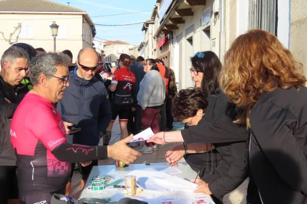 Más de 150 ciclistas en el paraíso de Alaraz