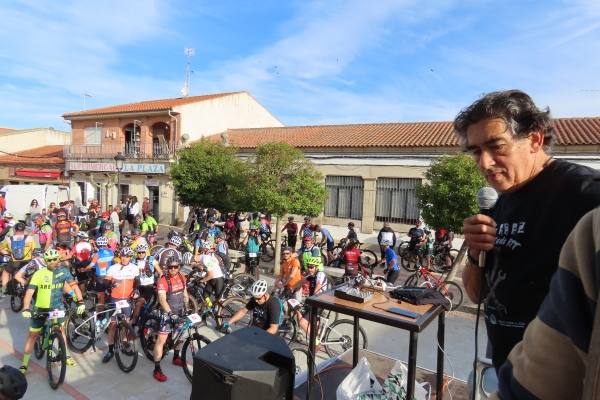 Más de 150 ciclistas en el paraíso de Alaraz