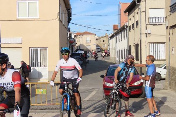 Más de 150 ciclistas en el paraíso de Alaraz