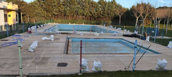 Imagen de las obras acometidas en la piscina de Monterrubio.