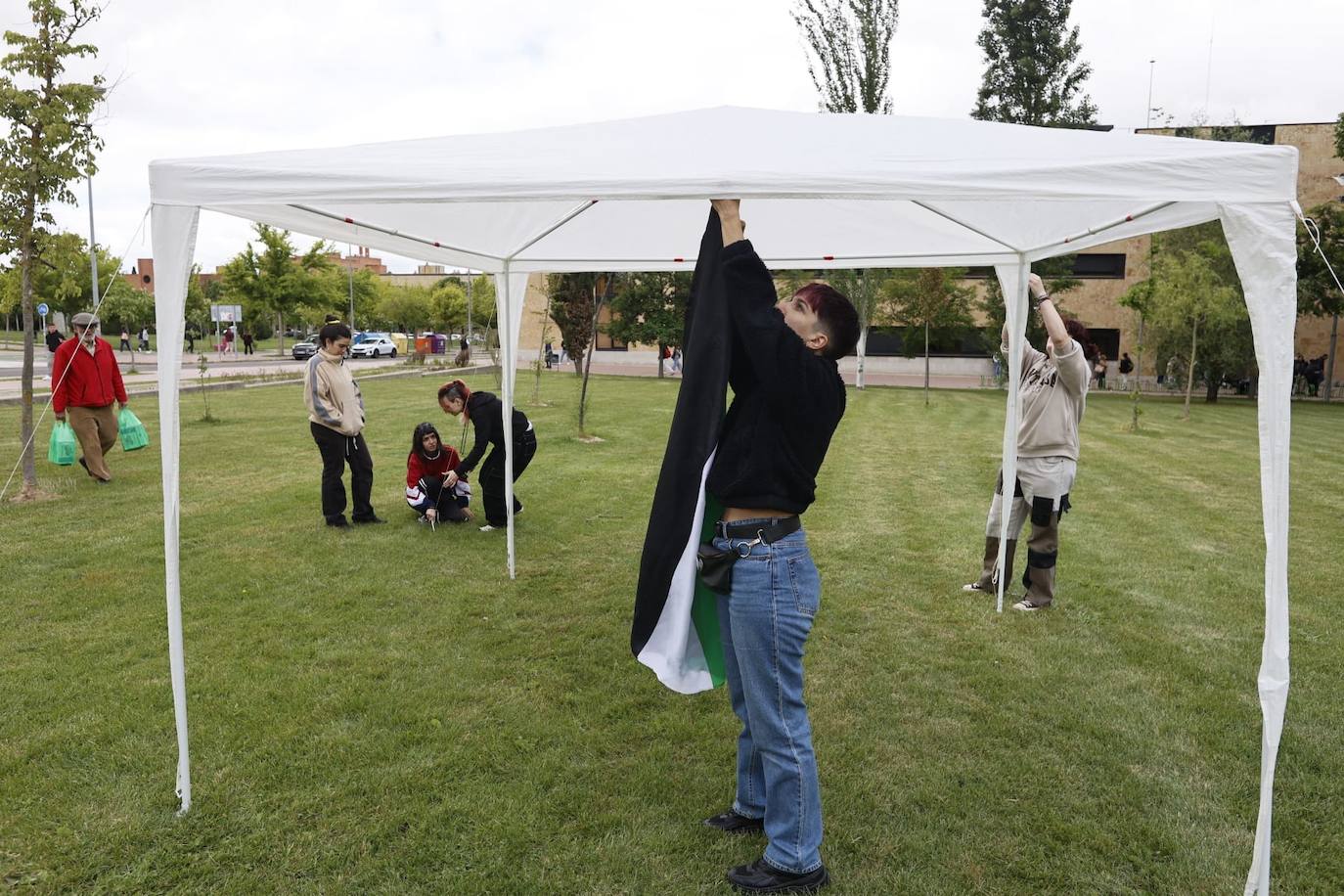 Los estudiantes comienzan a acampar en el Campus de Unamuno en apoyo a Palestina