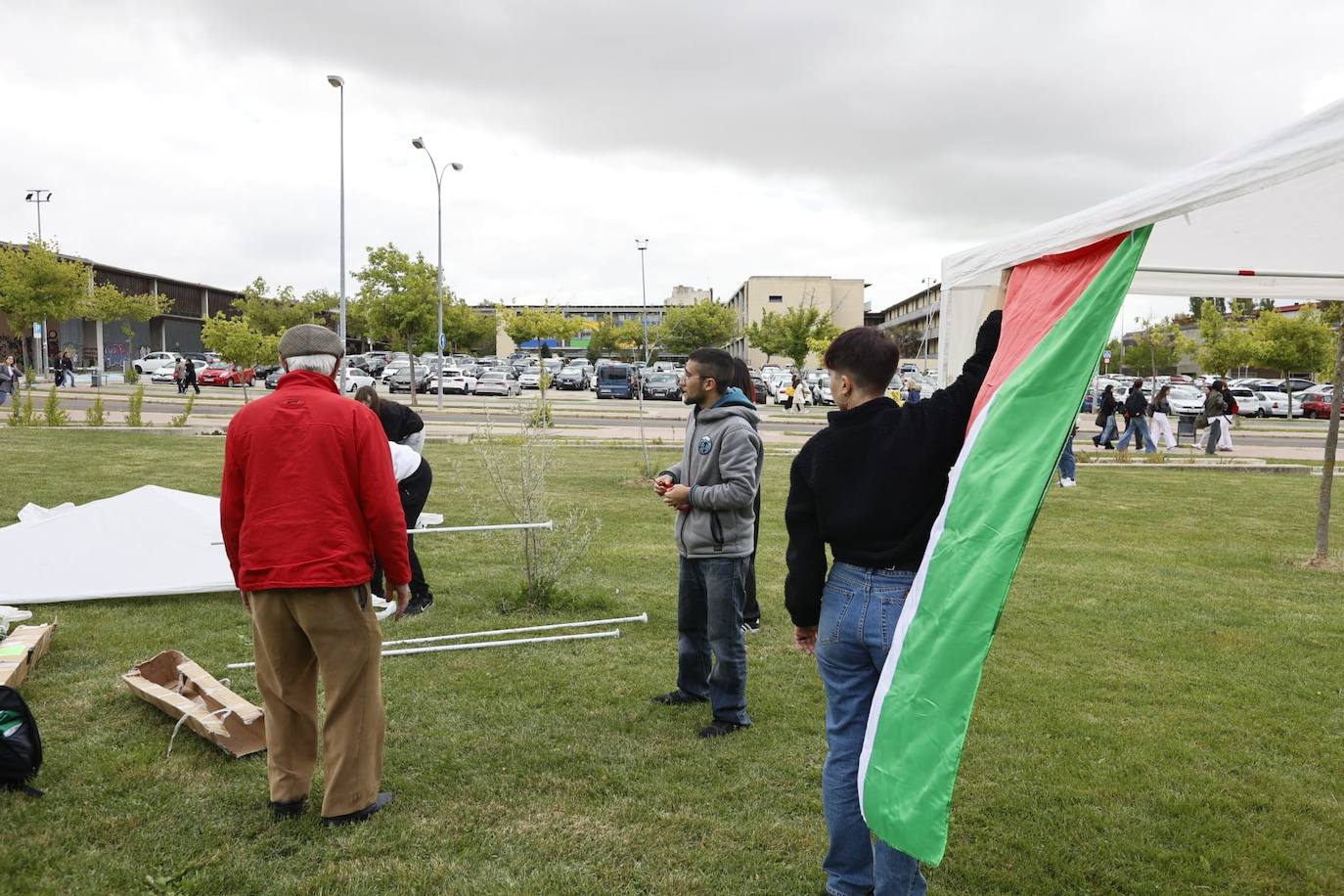 Los estudiantes comienzan a acampar en el Campus de Unamuno en apoyo a Palestina