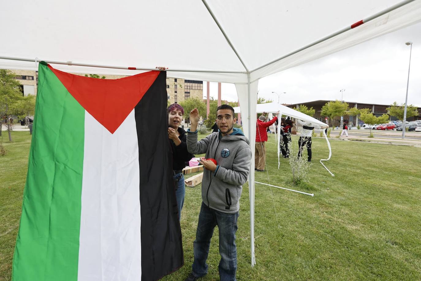 Los estudiantes comienzan a acampar en el Campus de Unamuno en apoyo a Palestina