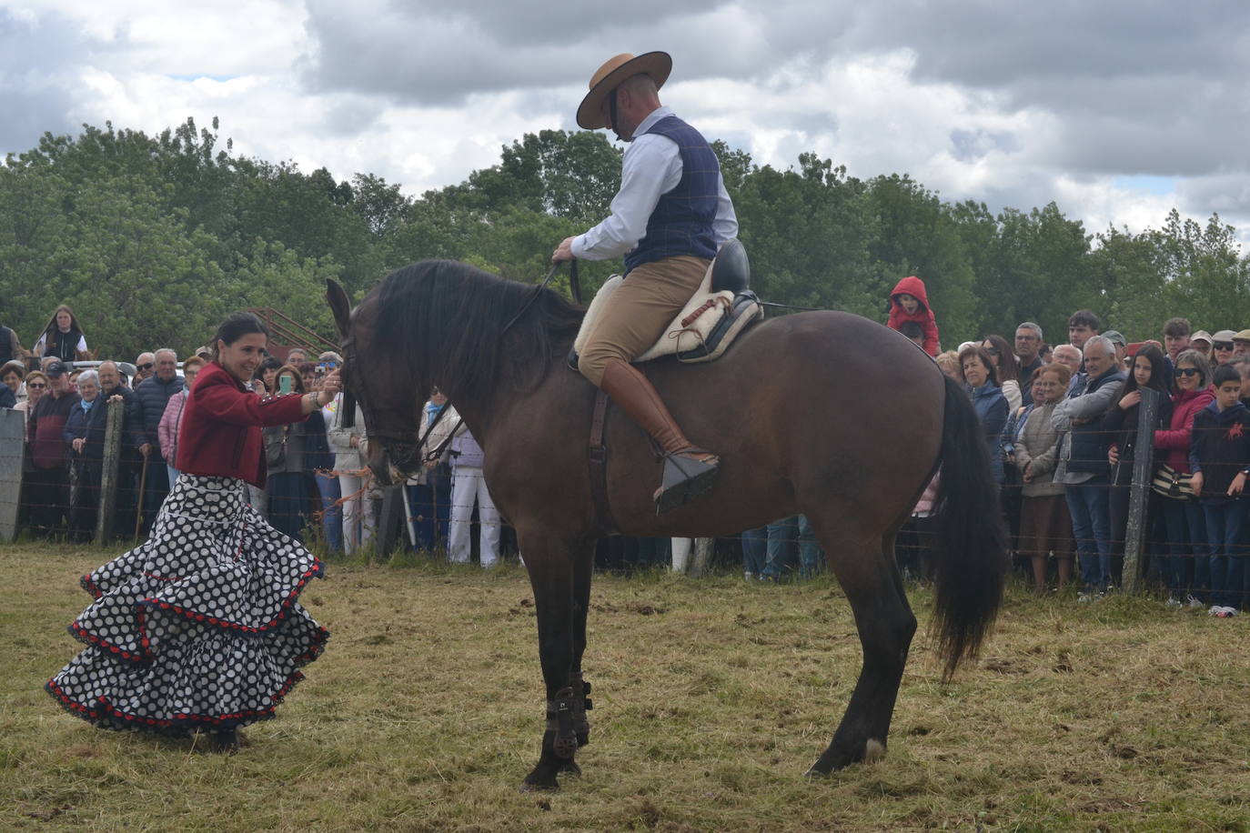 Ambiente de feria en Lumbrales con motivo de San Isidro