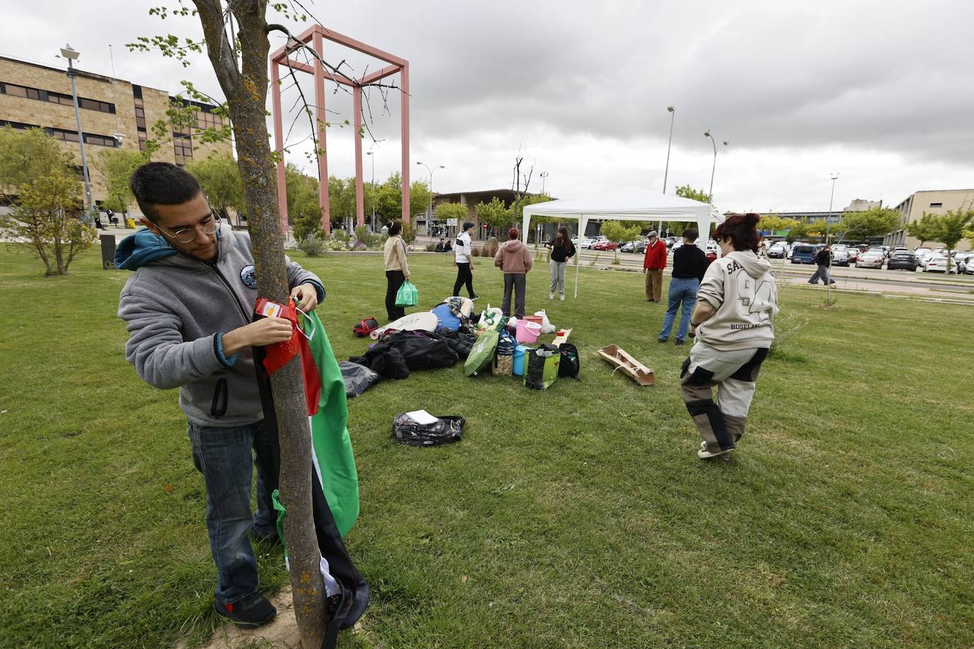 Los estudiantes comienzan a acampar en el Campus de Unamuno en apoyo a Palestina