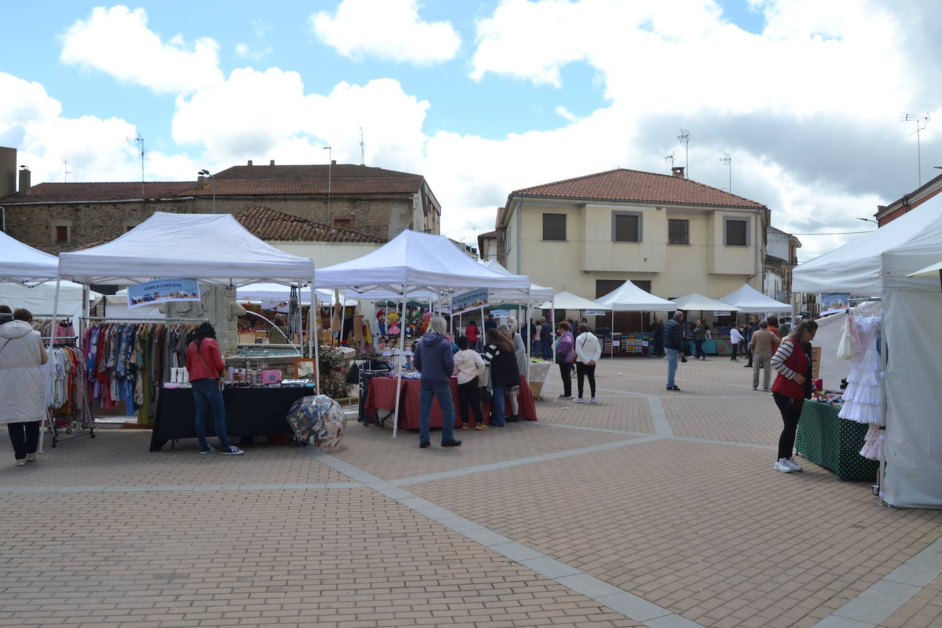 Ambiente de feria en Lumbrales con motivo de San Isidro