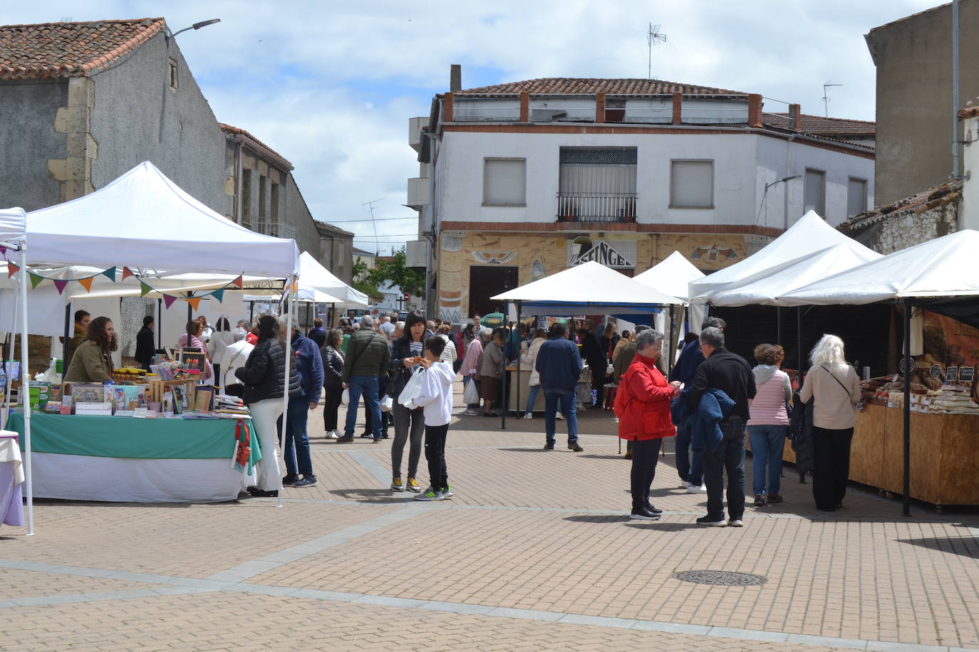 Ambiente de feria en Lumbrales con motivo de San Isidro