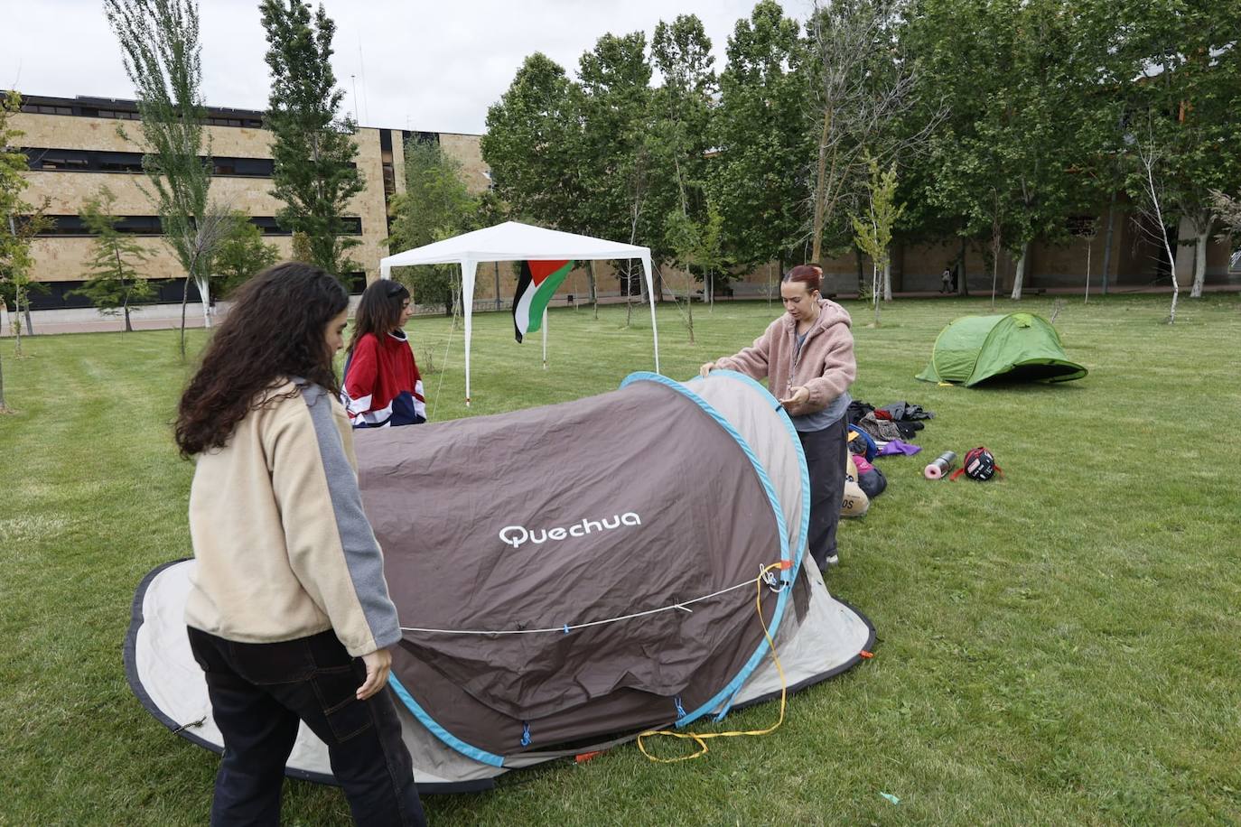 Los estudiantes comienzan a acampar en el Campus de Unamuno en apoyo a Palestina