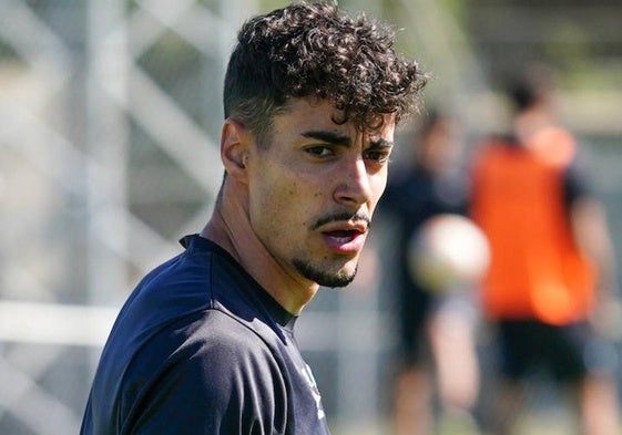 Álex Caramelo durante una sesión de entrenamiento en el campo anexo al Tori.