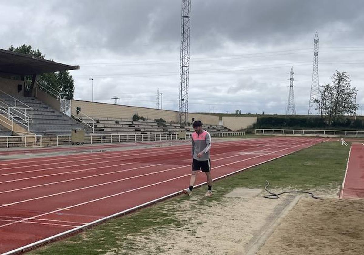 Antonio Amaro se retira del entrenamiento de este jueves.