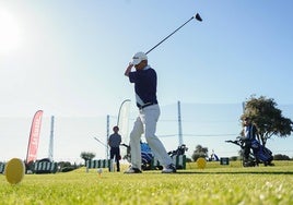 Un jugador en el torneo de golf de LA GACETA en La Valmuza.