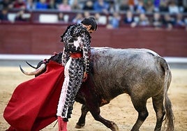 Pase del desprecio de Emilio de Justo a Periquito.