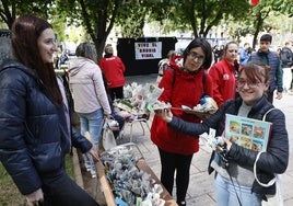 Varias vecinas participando en uno de los talleres