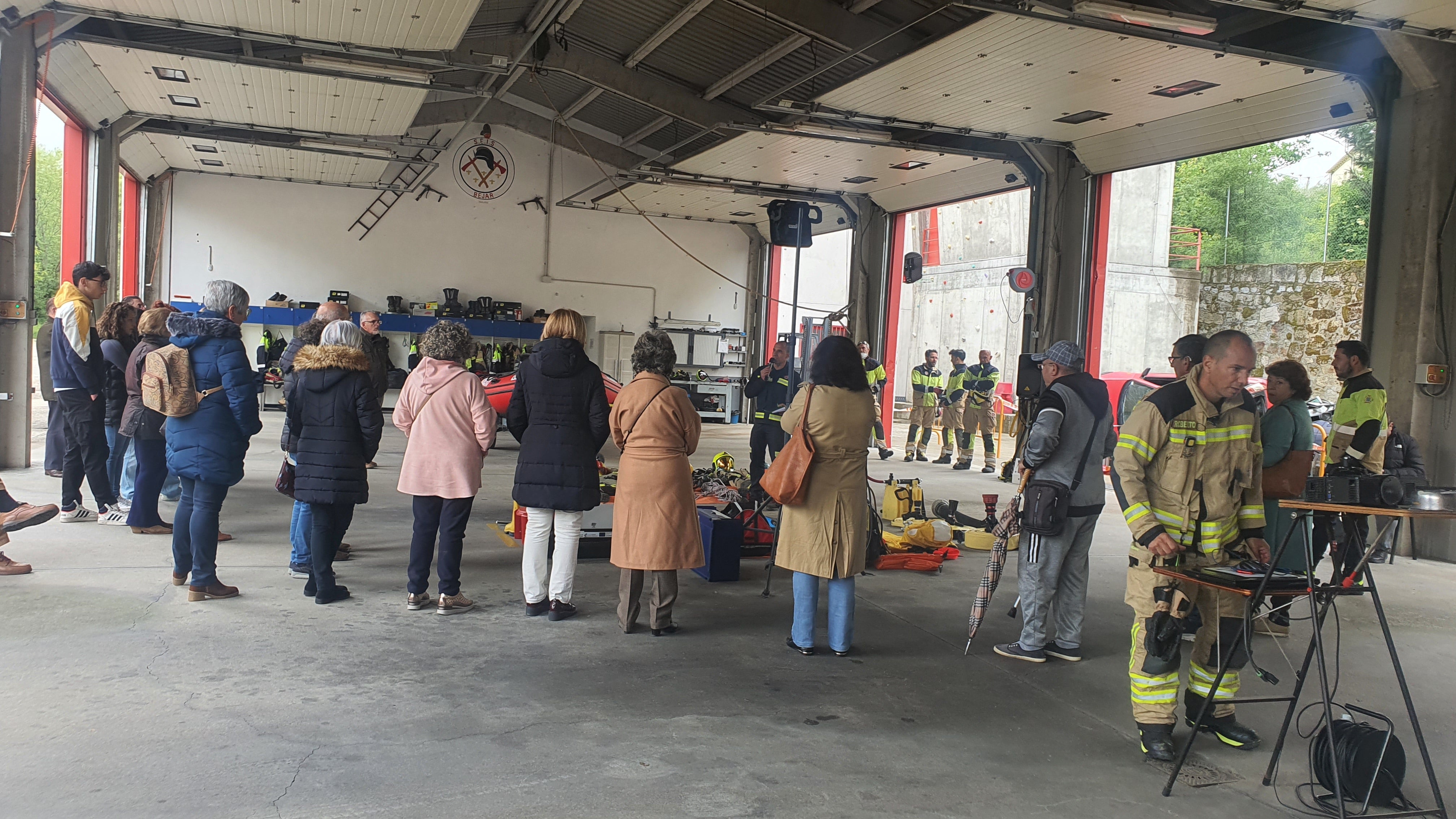 Los bomberos de Béjar reciben el premio Servir del Rotary Club