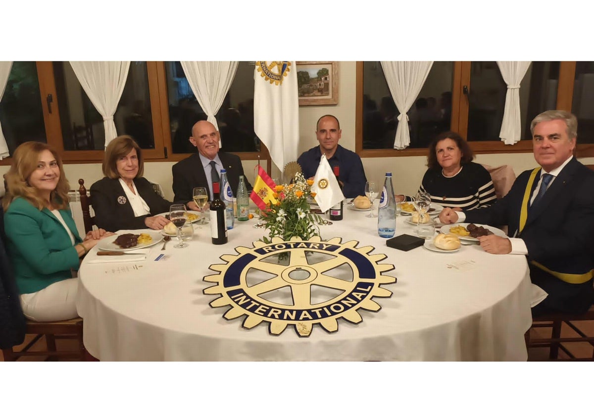 Los bomberos de Béjar reciben el premio Servir del Rotary Club