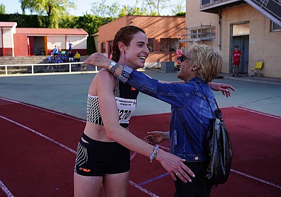 Lorena Martín, con Rosa Colorado en Las Pistas.