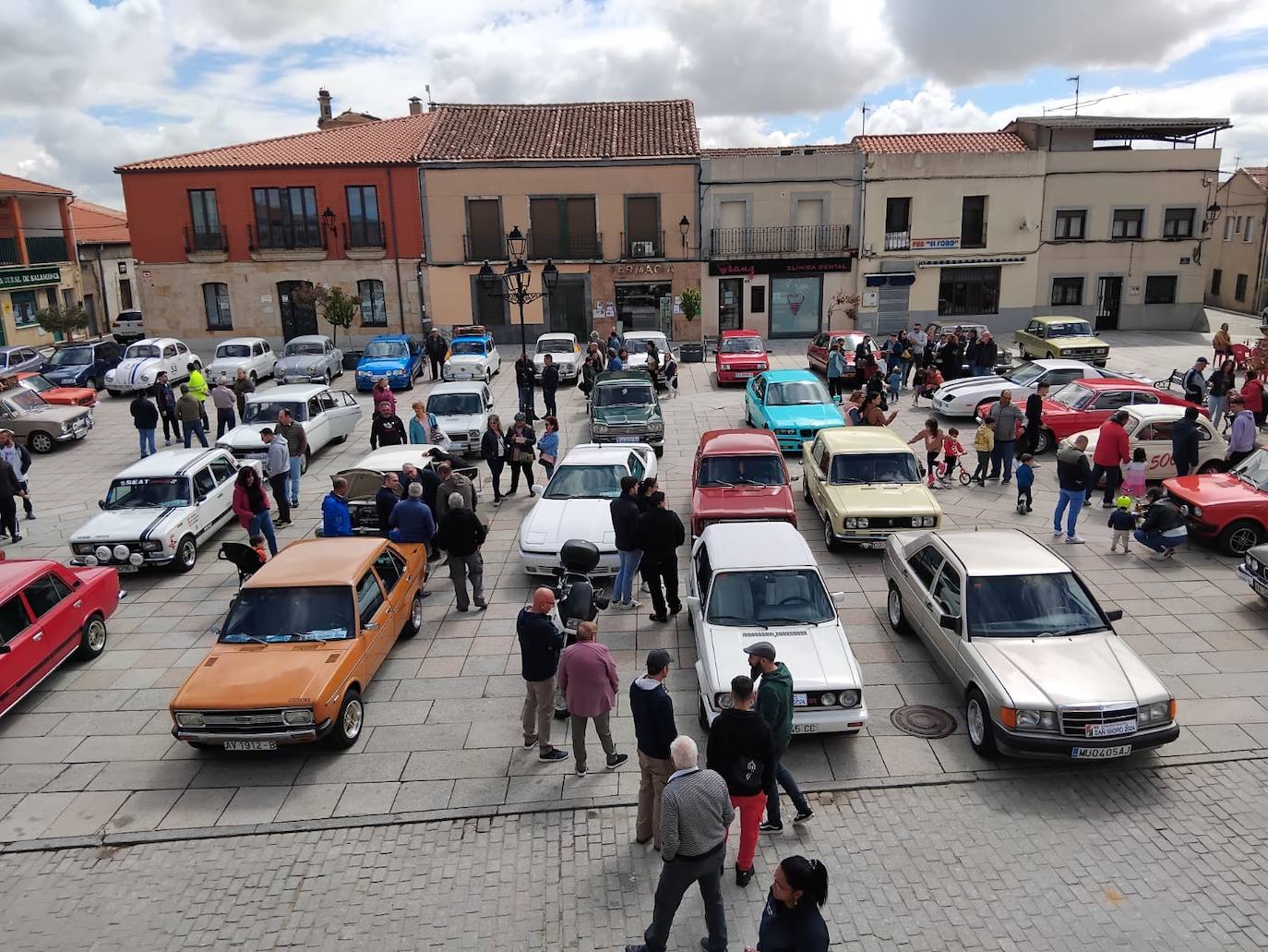 Destacada participación en la I Concentración de Vehículos Clásicos en Cantalpino