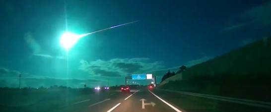 Imagen del meteorito que ha cruzado de Portugal a España en la madrugada de este domingo.