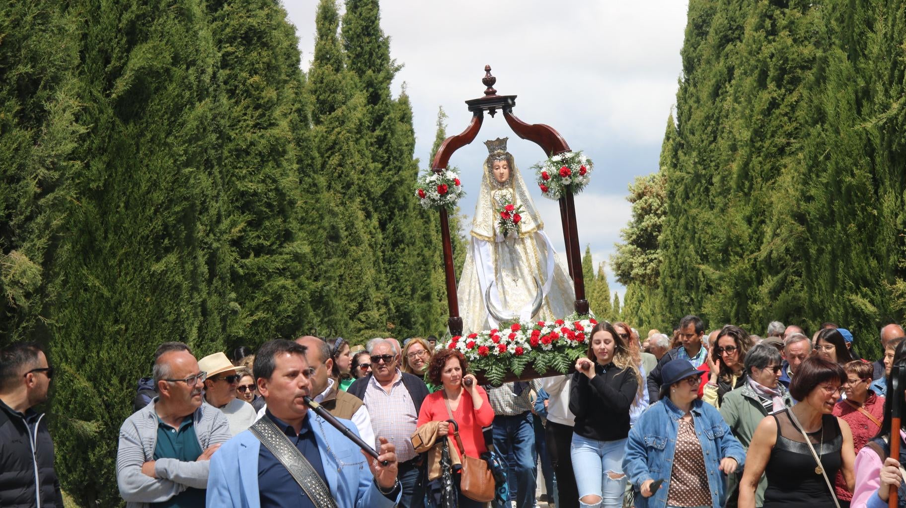 Mil vítores a la Virgen de los Remedios en El Cañedo