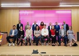 Foto de familia de participantes y autoridades ayer en el Centro Internacional del Español.