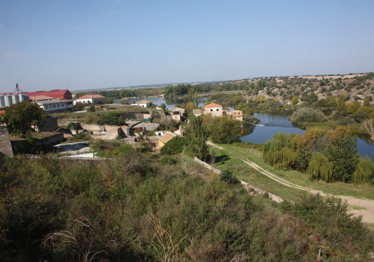 Vista de las riberas del Tormes a su paso por la villa de Ledesma.