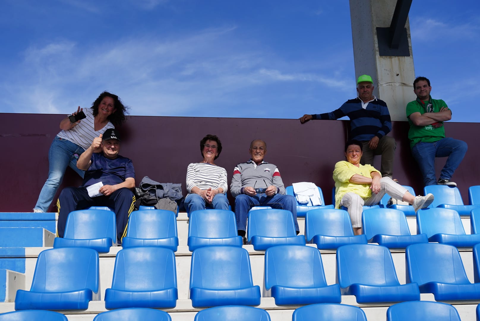 Búscate en la grada del Reina Sofía en el partido contra el Arenteiro