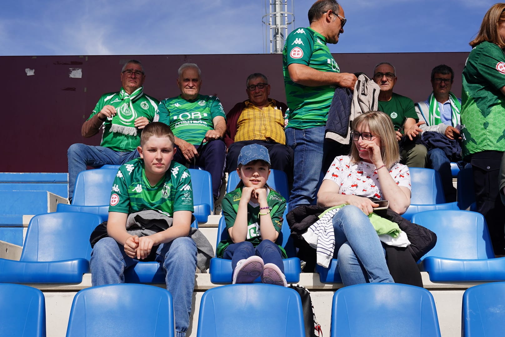 Búscate en la grada del Reina Sofía en el partido contra el Arenteiro