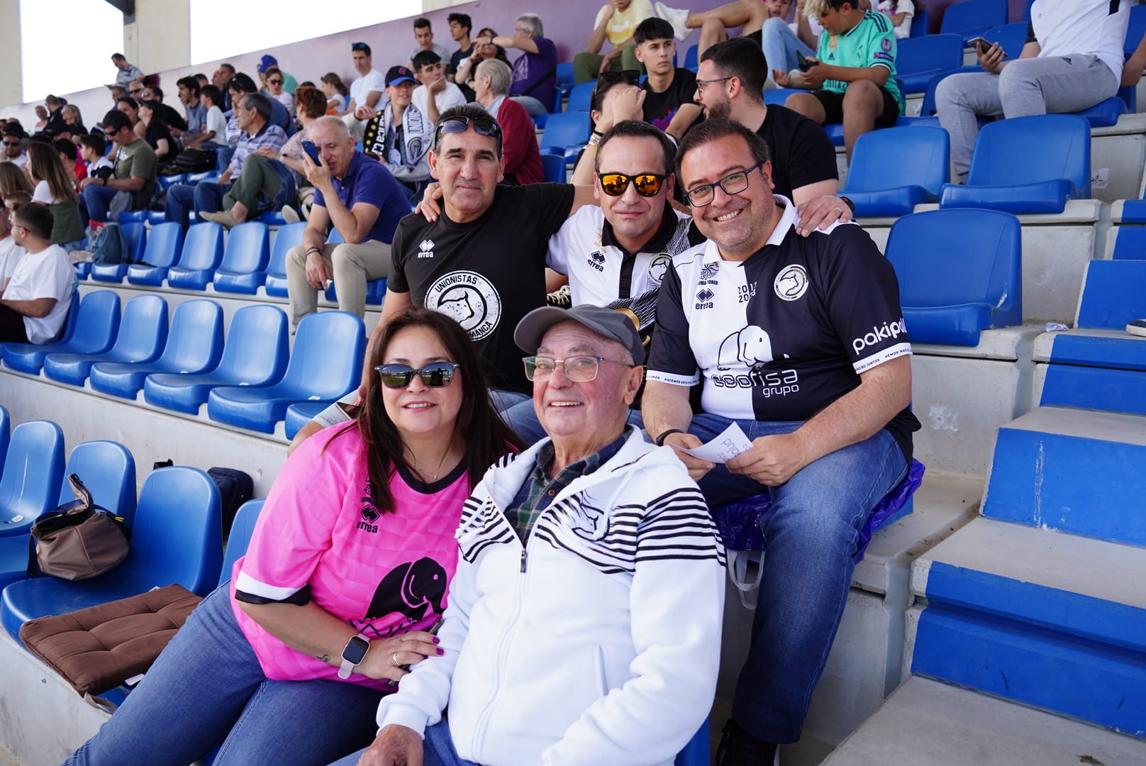 Búscate en la grada del Reina Sofía en el partido contra el Arenteiro