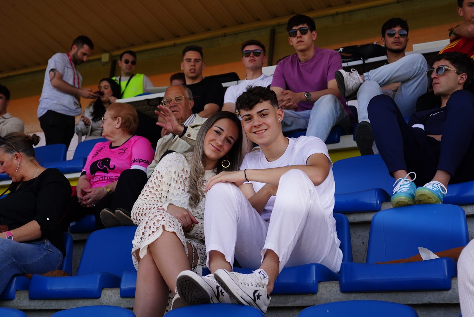Búscate en la grada del Reina Sofía en el partido contra el Arenteiro