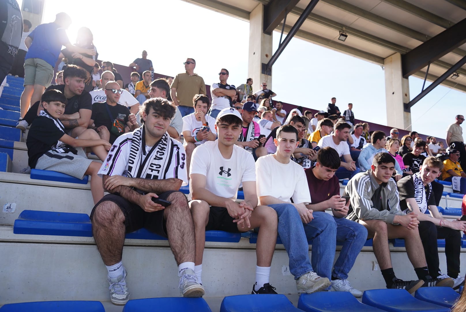 Búscate en la grada del Reina Sofía en el partido contra el Arenteiro
