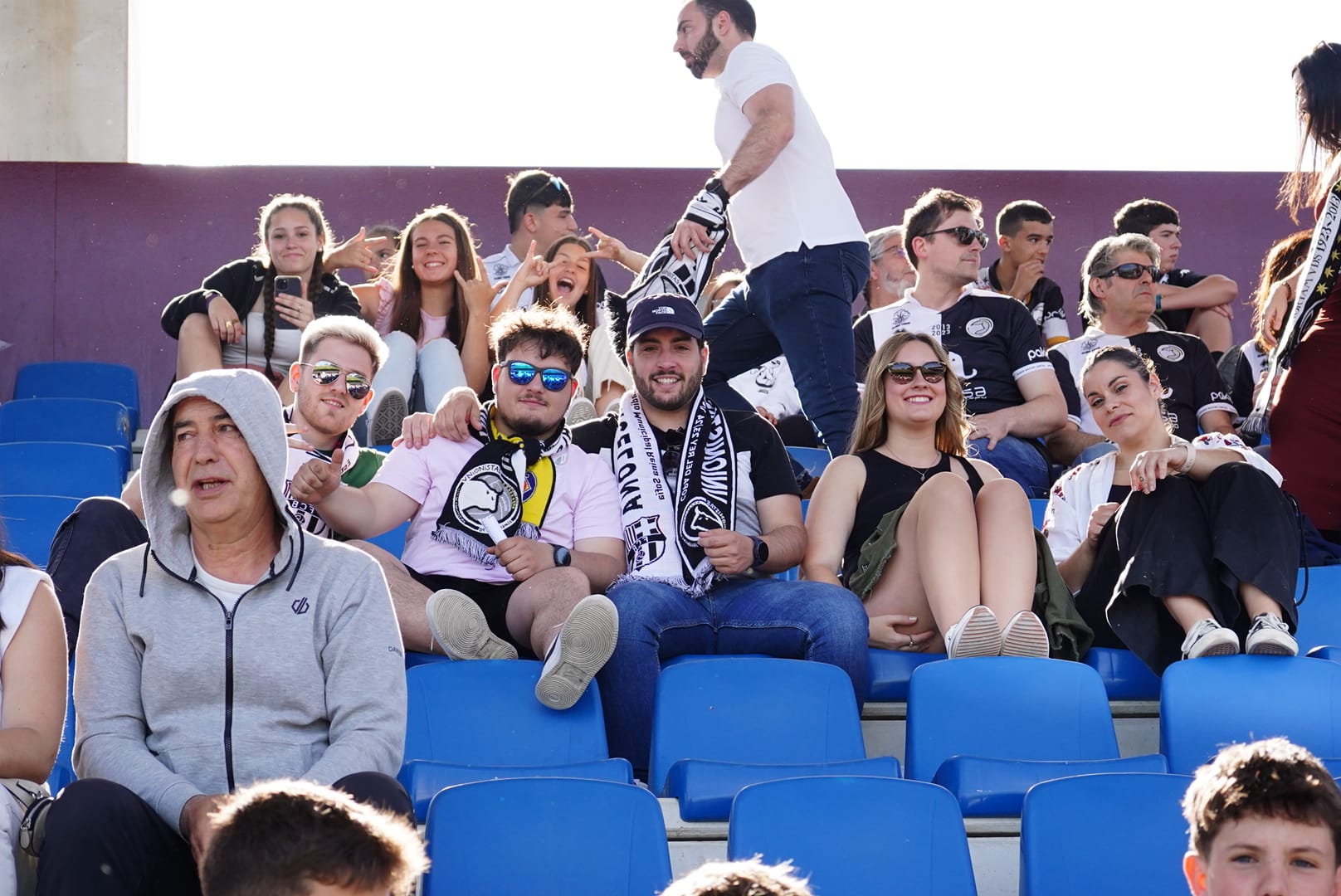 Búscate en la grada del Reina Sofía en el partido contra el Arenteiro