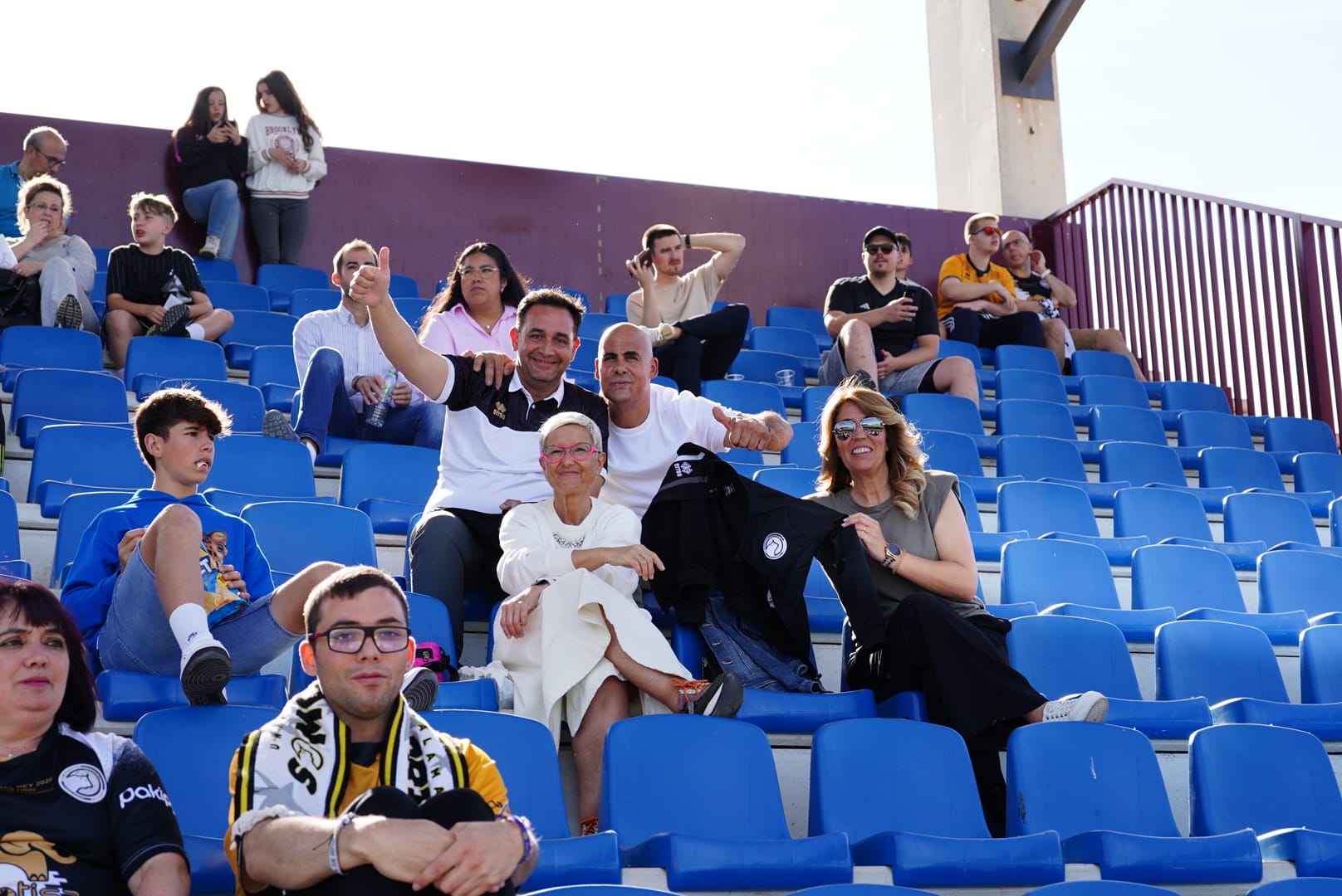 Búscate en la grada del Reina Sofía en el partido contra el Arenteiro
