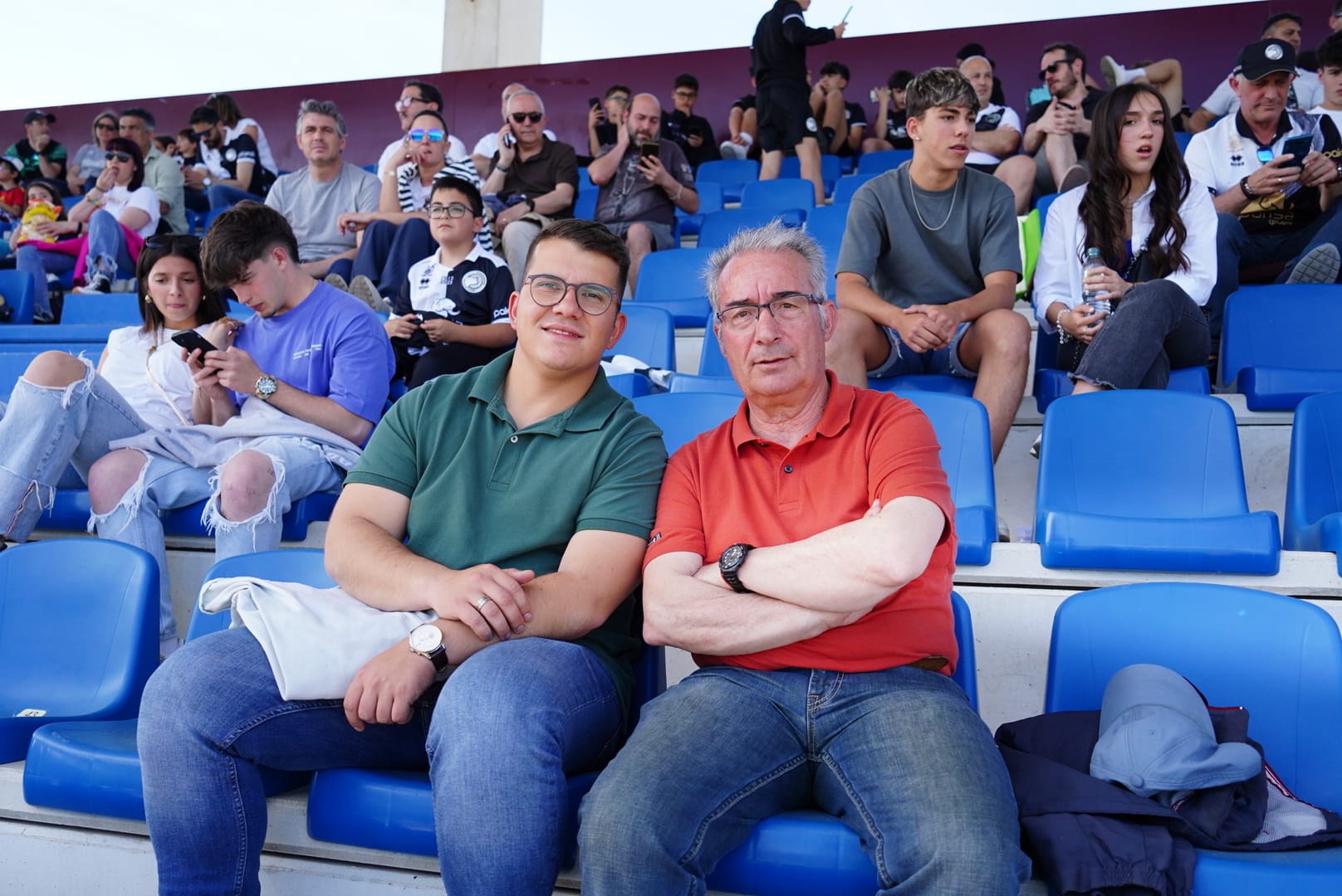 Búscate en la grada del Reina Sofía en el partido contra el Arenteiro