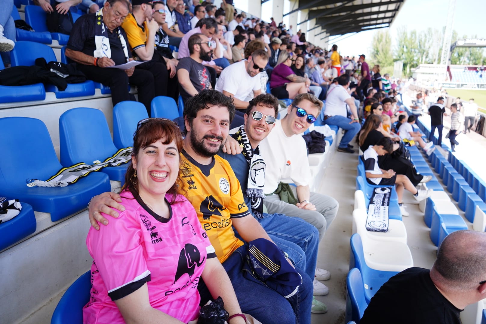 Búscate en la grada del Reina Sofía en el partido contra el Arenteiro