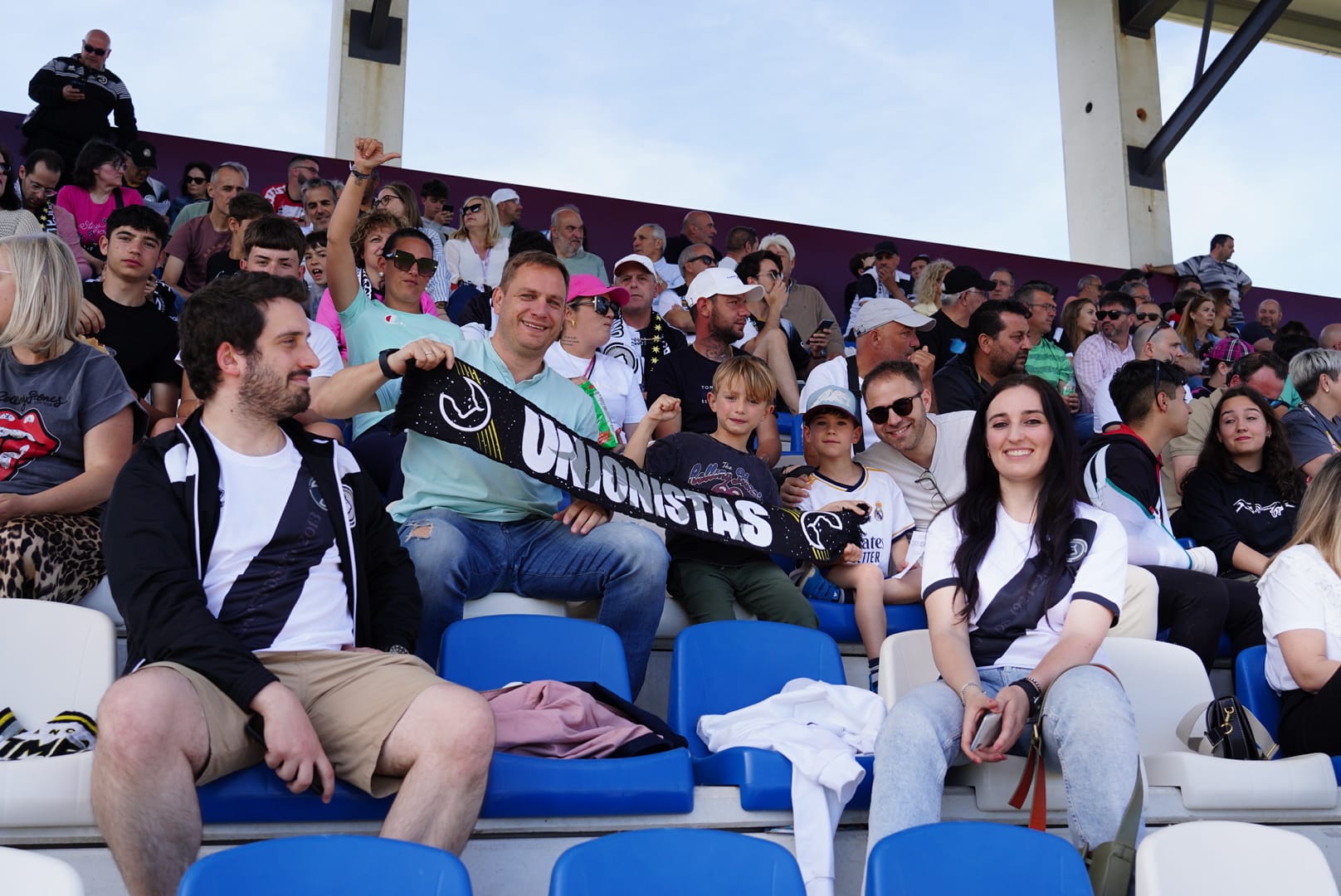 Búscate en la grada del Reina Sofía en el partido contra el Arenteiro