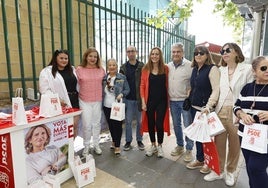 Iratxe García junto a miembros del PSOE en Salamanca.