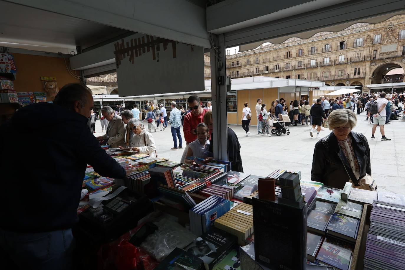 Buen colofón a la Feria del Libro: buen tiempo y gran afluencia