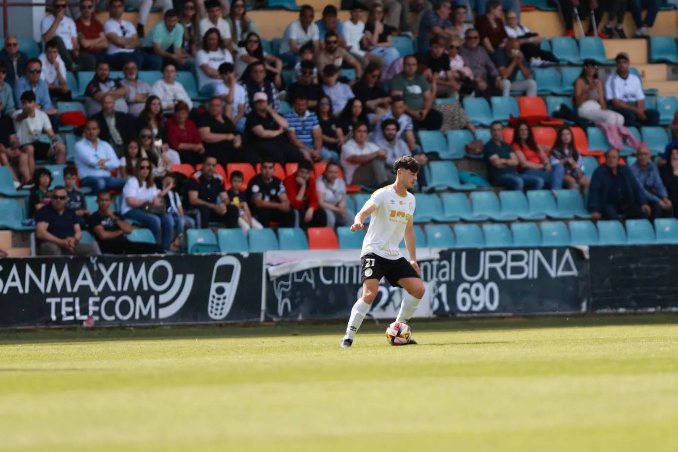 Mati, en una acción durante el partido.