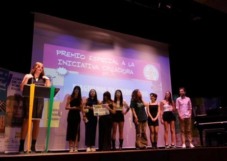 Imagen secundaria 1 - El pueblo que entrega los premios a los mejores cortos para educar en igualdad