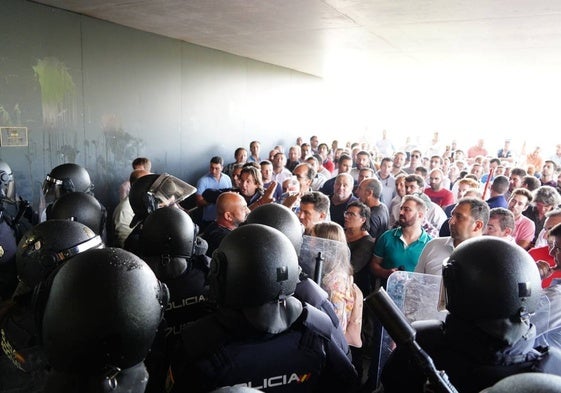 Momento de la protesta frente a la Junta el pasado 5 de junio.