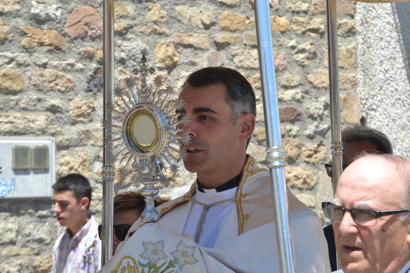 Vitigudino y el fervor del Corpus desfilan por las calles