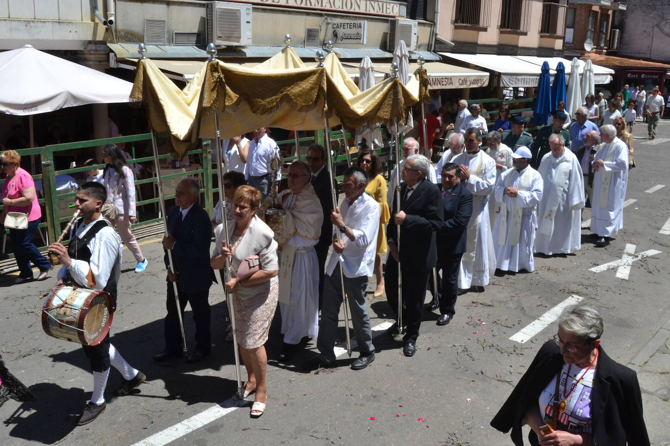 Vitigudino y el fervor del Corpus desfilan por las calles