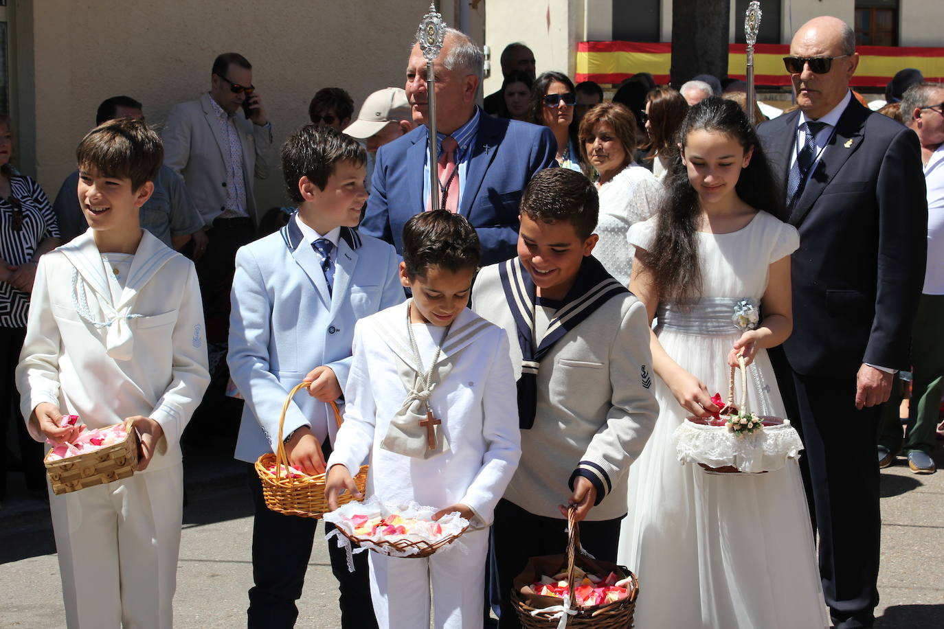 Regocijo y bendiciones múltiples en el Corpus de La Fuente de San Esteban