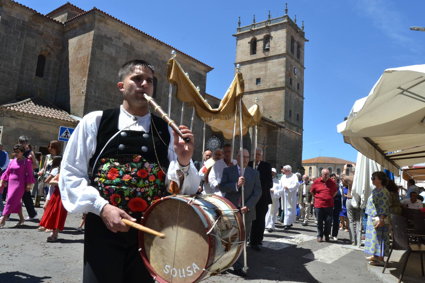 Vitigudino y el fervor del Corpus desfilan por las calles