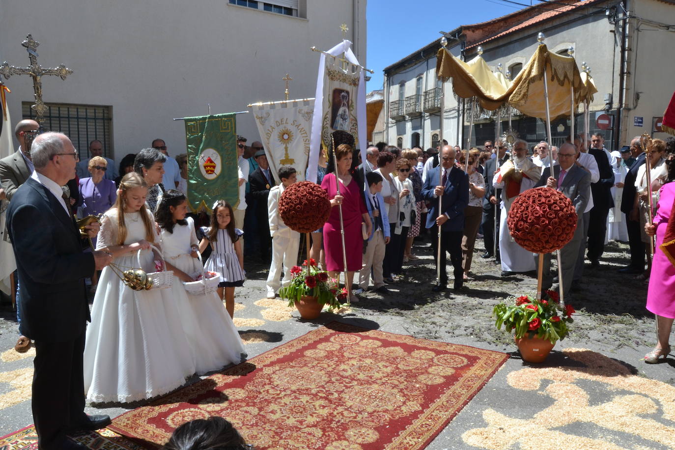 Vitigudino y el fervor del Corpus desfilan por las calles