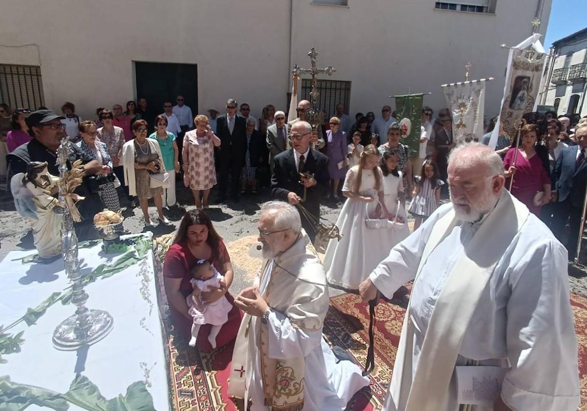 Vitigudino y el fervor del Corpus desfilan por las calles