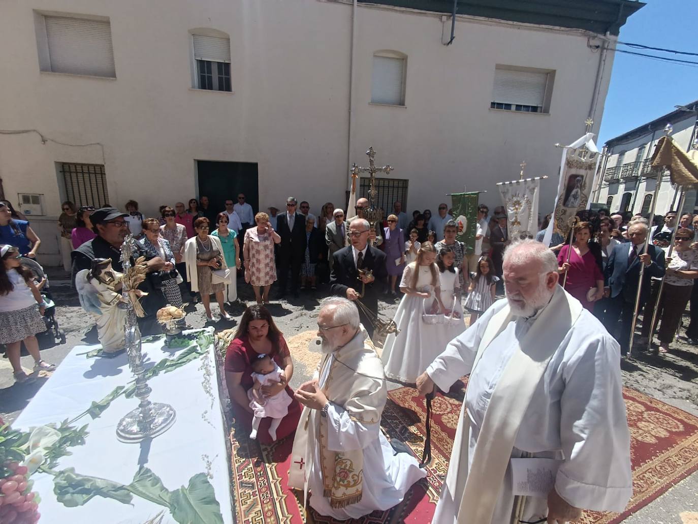 Vitigudino y el fervor del Corpus desfilan por las calles