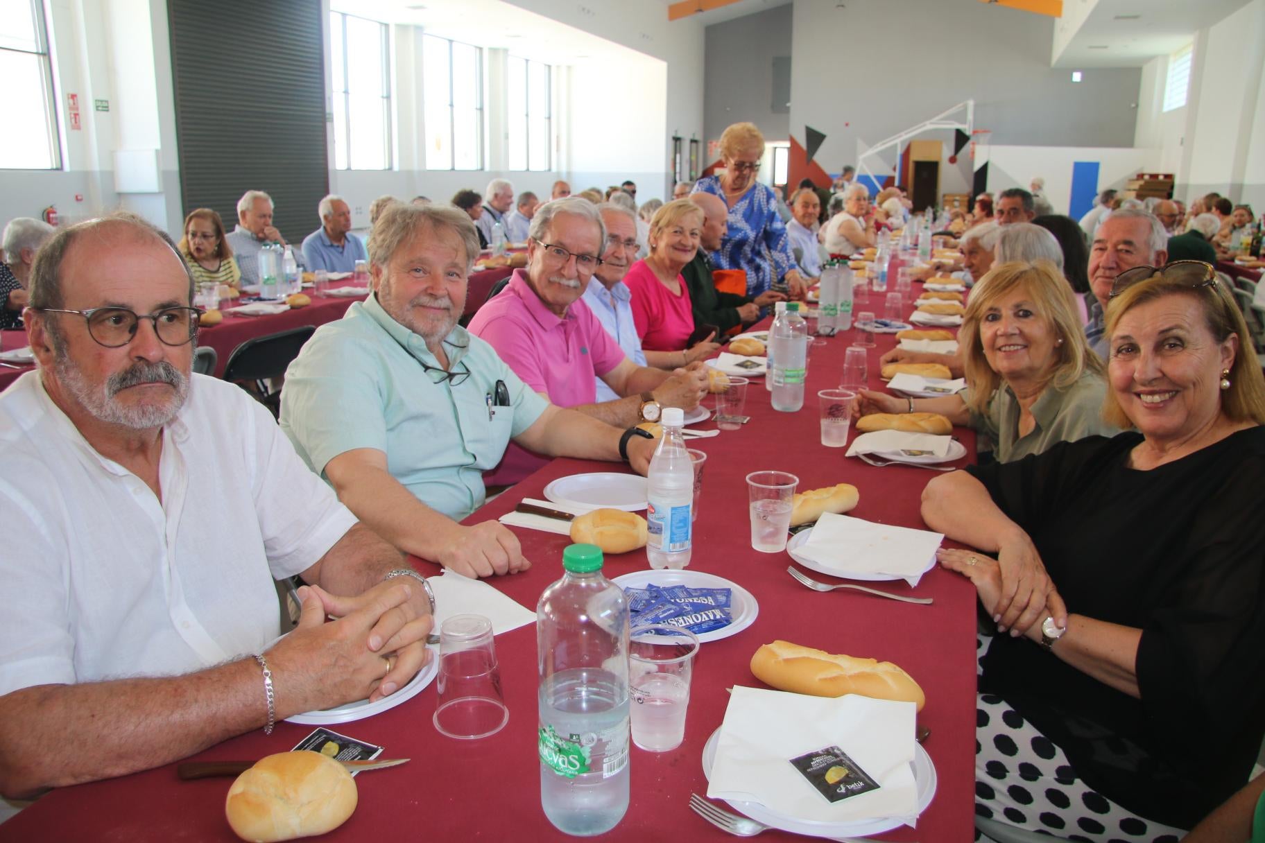 Homenaje y comida de hermandad con los mayores en Villares de la Reina